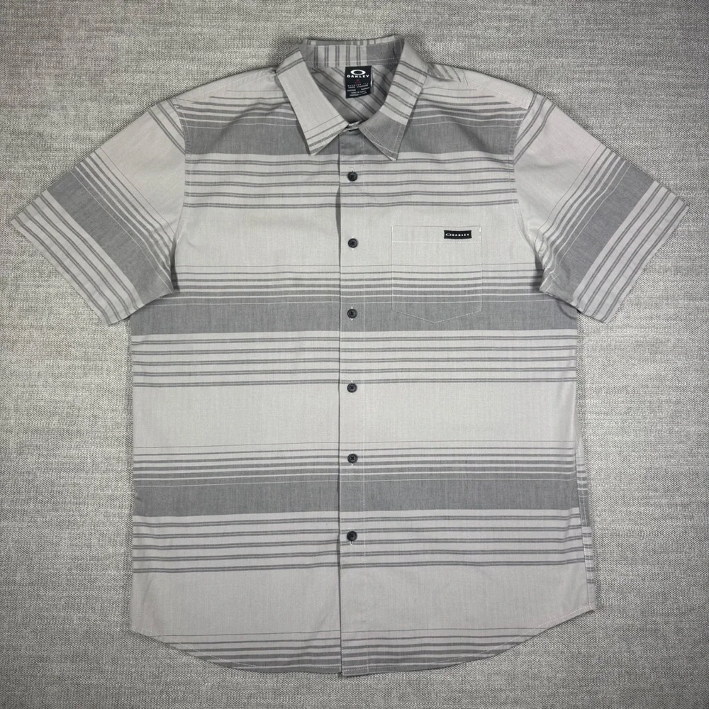 Oakley‎ Mens Grey Striped Short Sleeve Button Down Shirt Regular Fit Size Medium